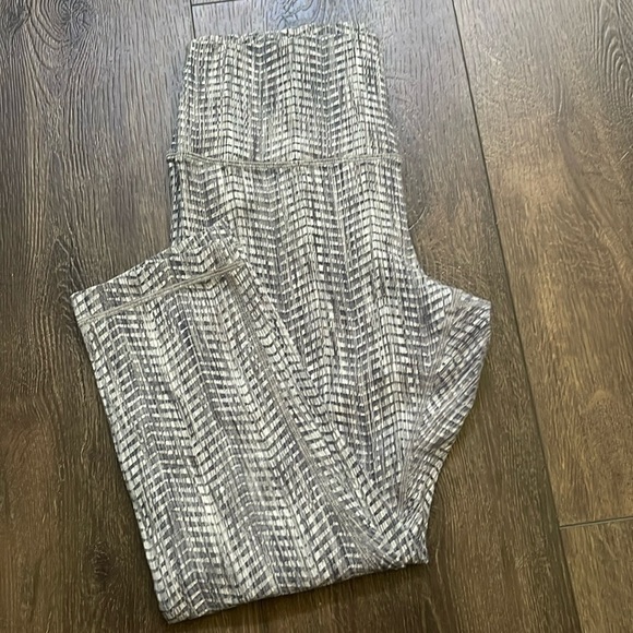 Lululemon Wunder Under High Rise Crop - Picture 2 of 6